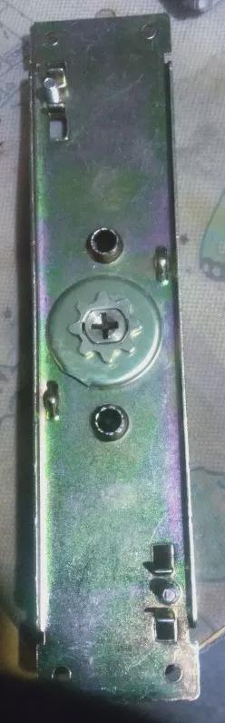 卷簾門門鎖的內(nèi)部構(gòu)造（三把十字鑰匙，機械式，九）